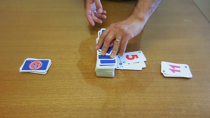 Maîtriser le jeu de cartes Skip Bo comprendre les règles essentielles